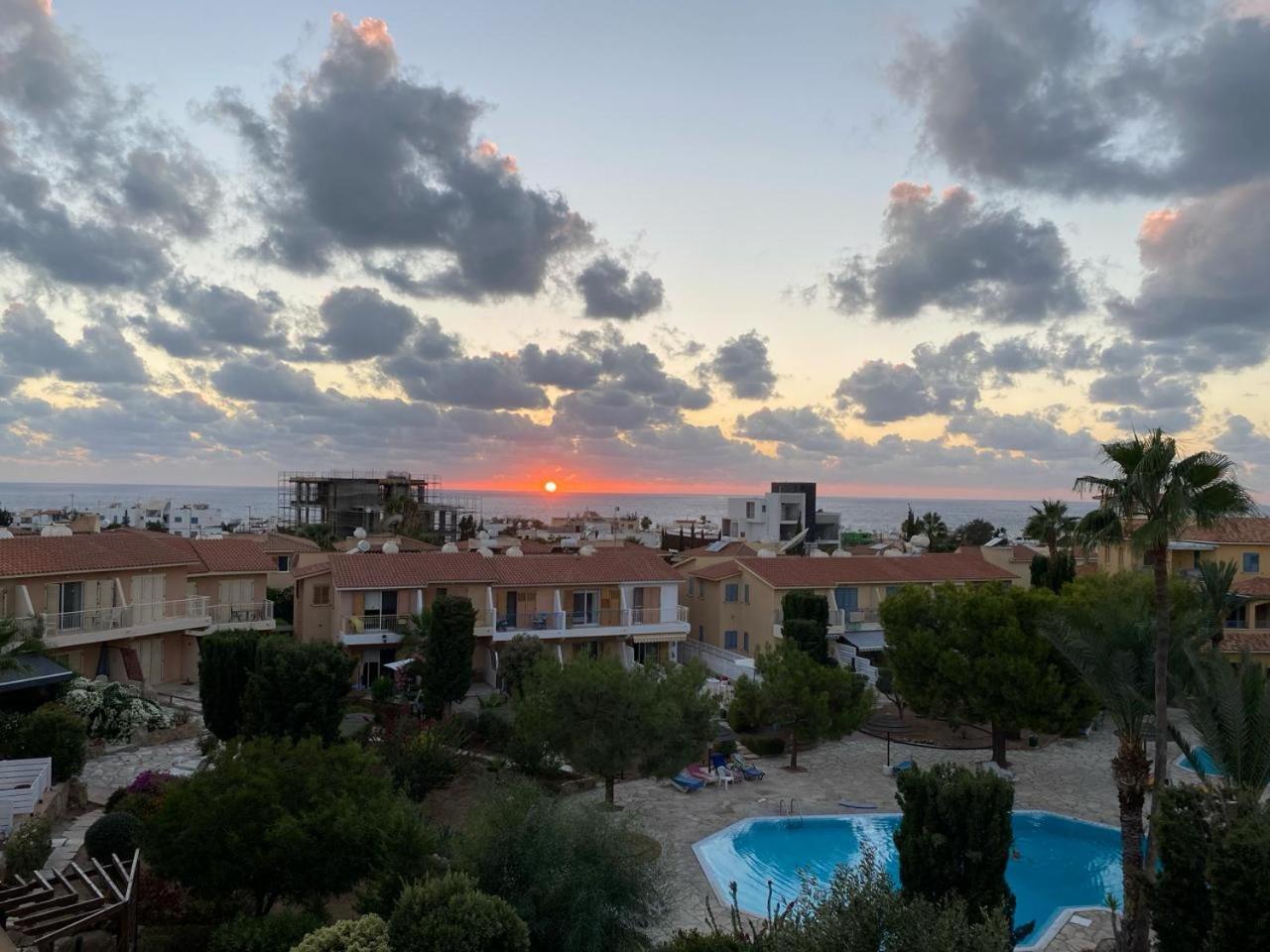 Newly Renovated- Regina Gardens 1, Venus Beach 500 M, Sea&Sunsets View, License Ooo7141 Paphos Buitenkant foto